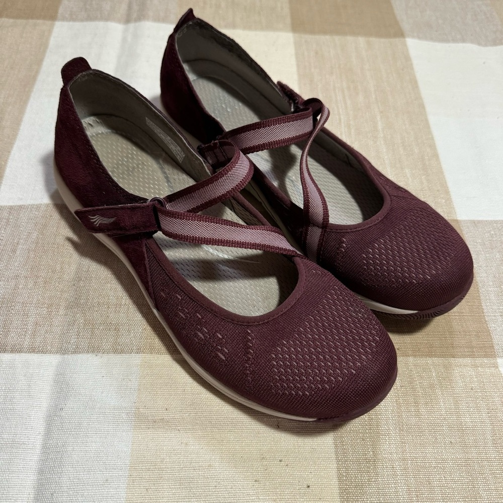 Dansko Womens Haven Leather Round Toe Mary Jane Flats, Wine Suede, Size 37/US7